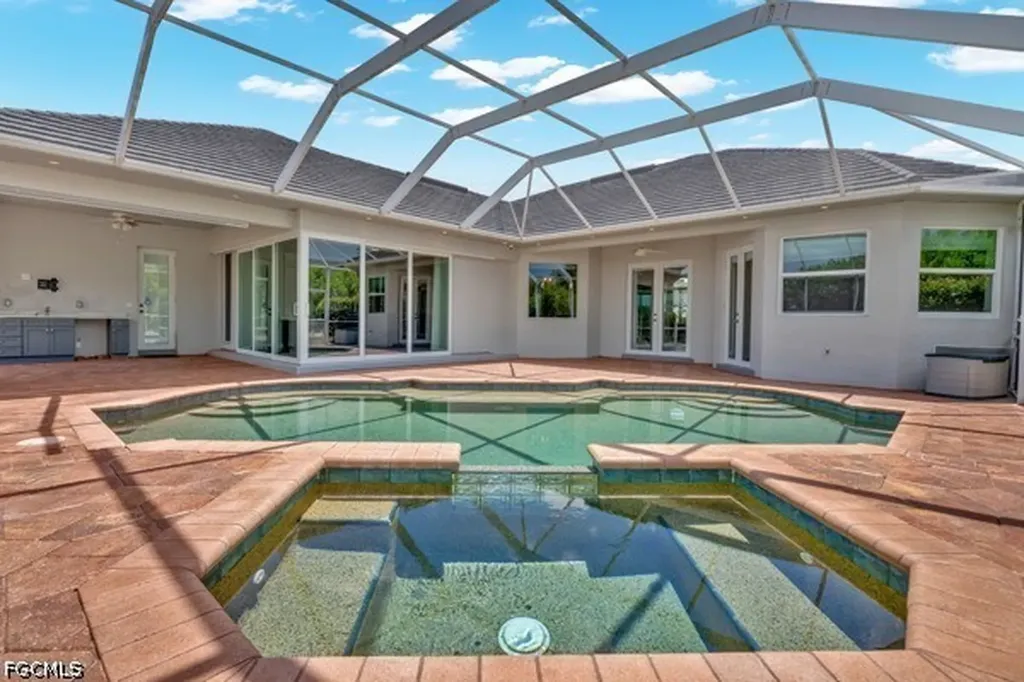 1221 SW 19th Lane Cape Coral FL 33991
