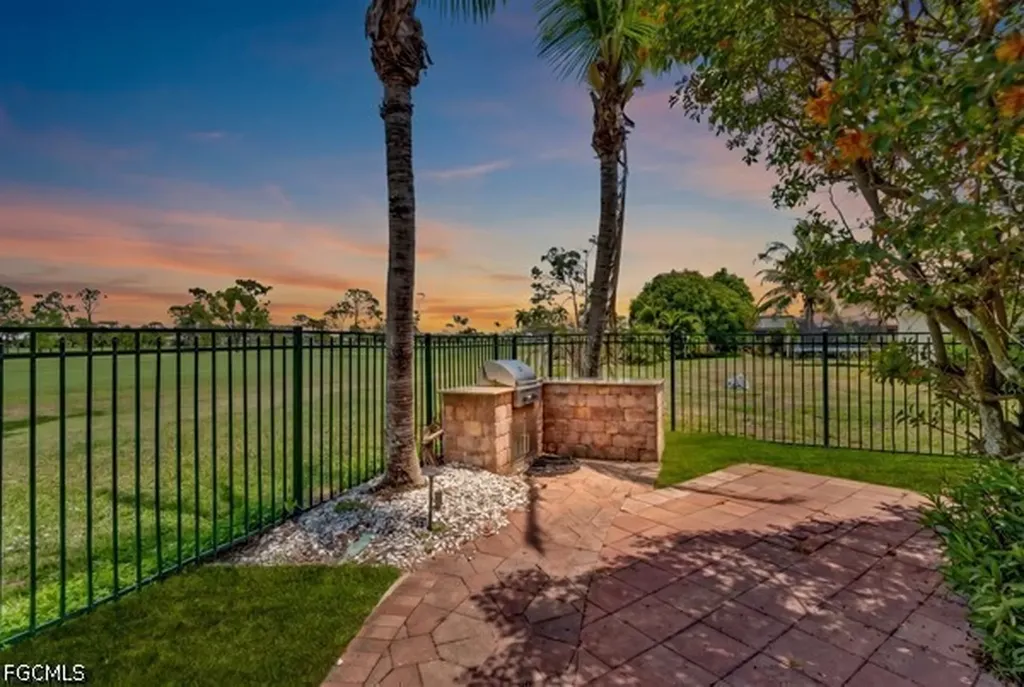 1221 SW 19th Lane Cape Coral FL 33991
