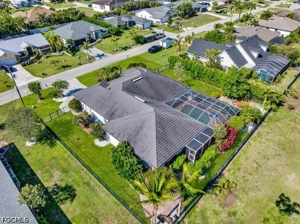 1221 SW 19th Lane Cape Coral FL 33991