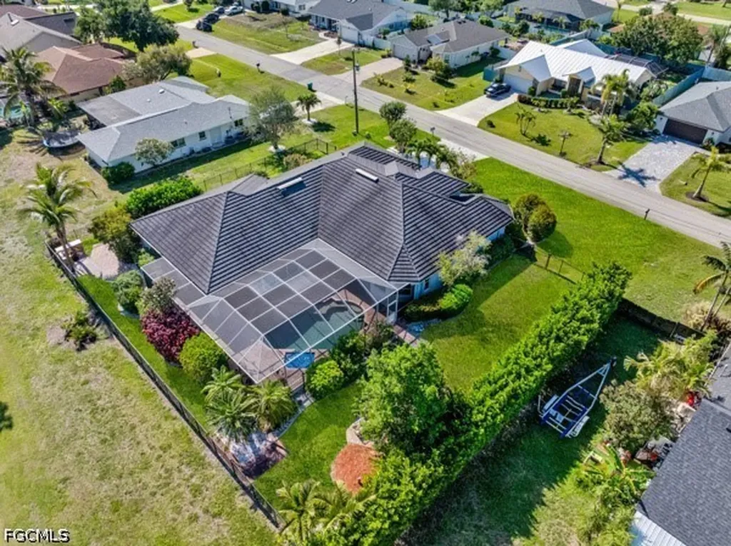 1221 SW 19th Lane Cape Coral FL 33991