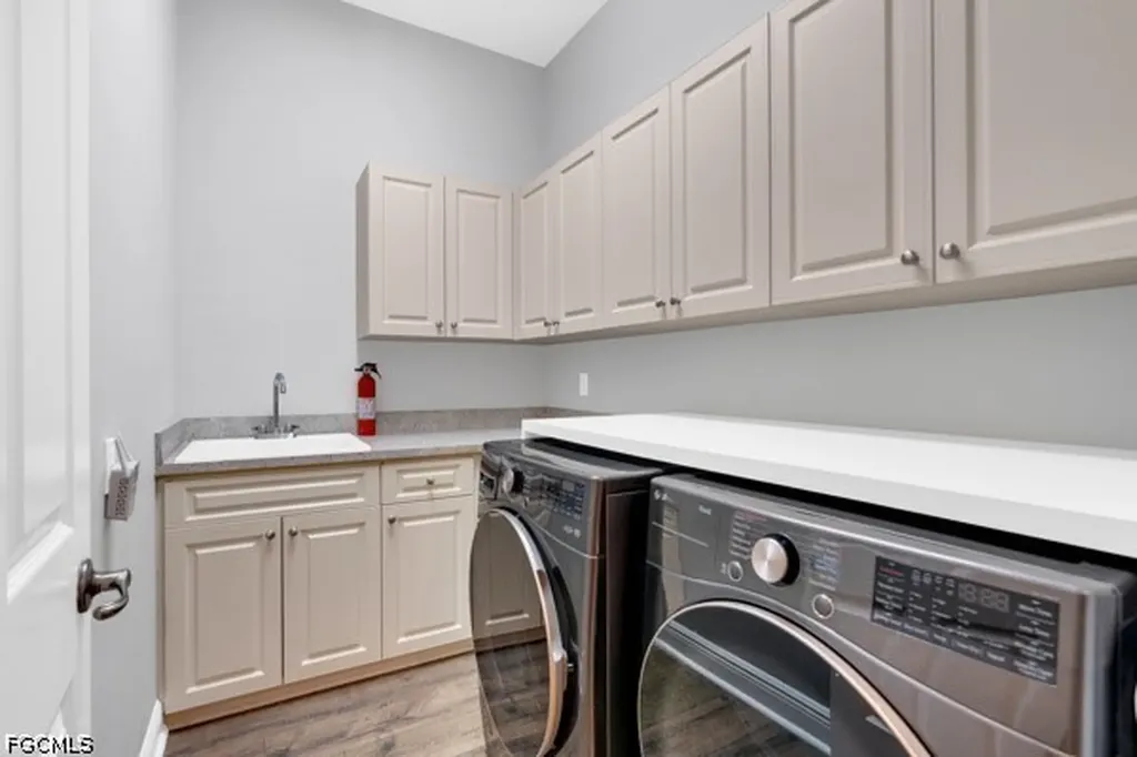 1221 SW 19th Lane Cape Coral FL 33991