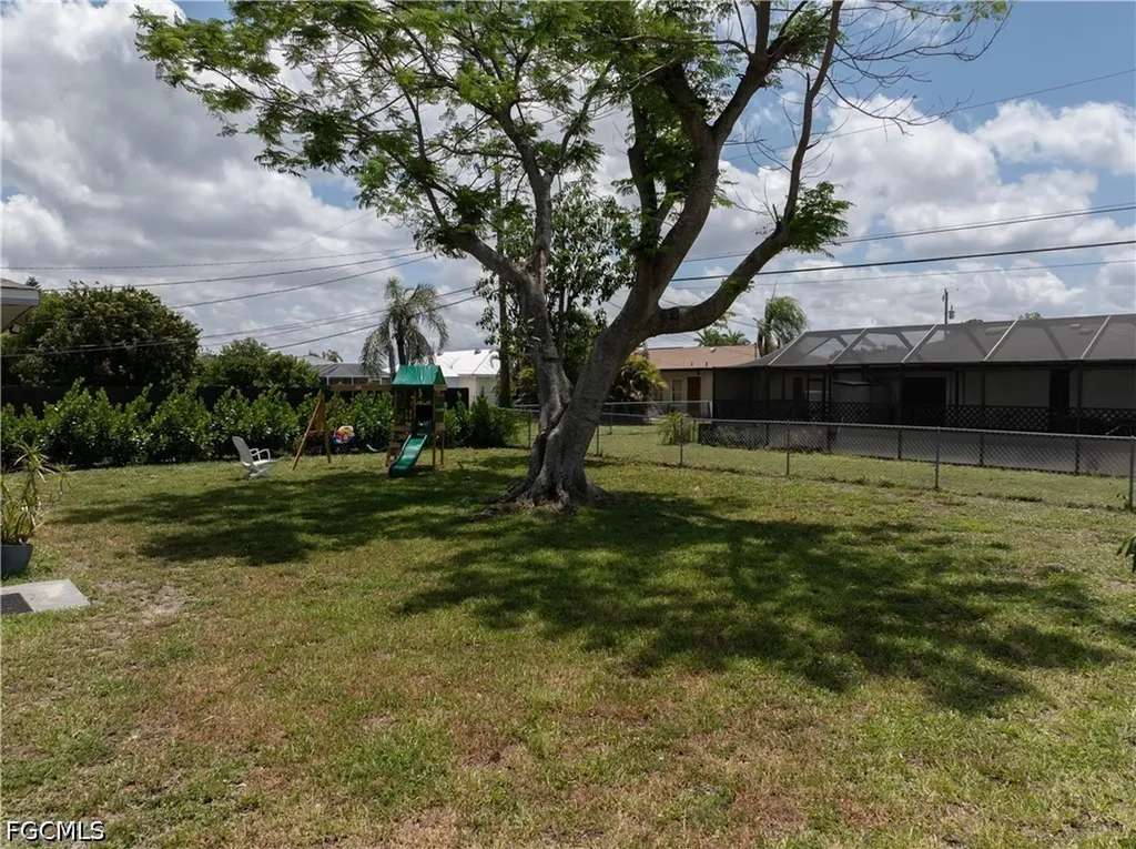 1404 NE Van Loon Terrace Cape Coral FL 33909