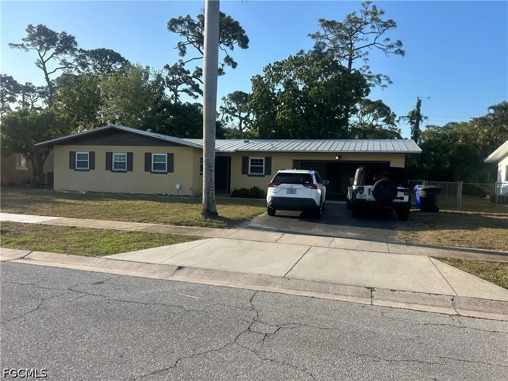 5 Broadway Circle Fort Myers FL 33901