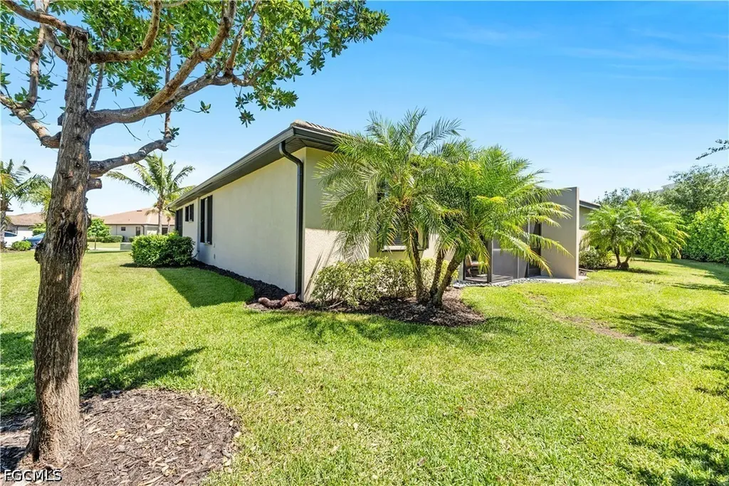9110 Woodhurst Drive Naples FL 34120