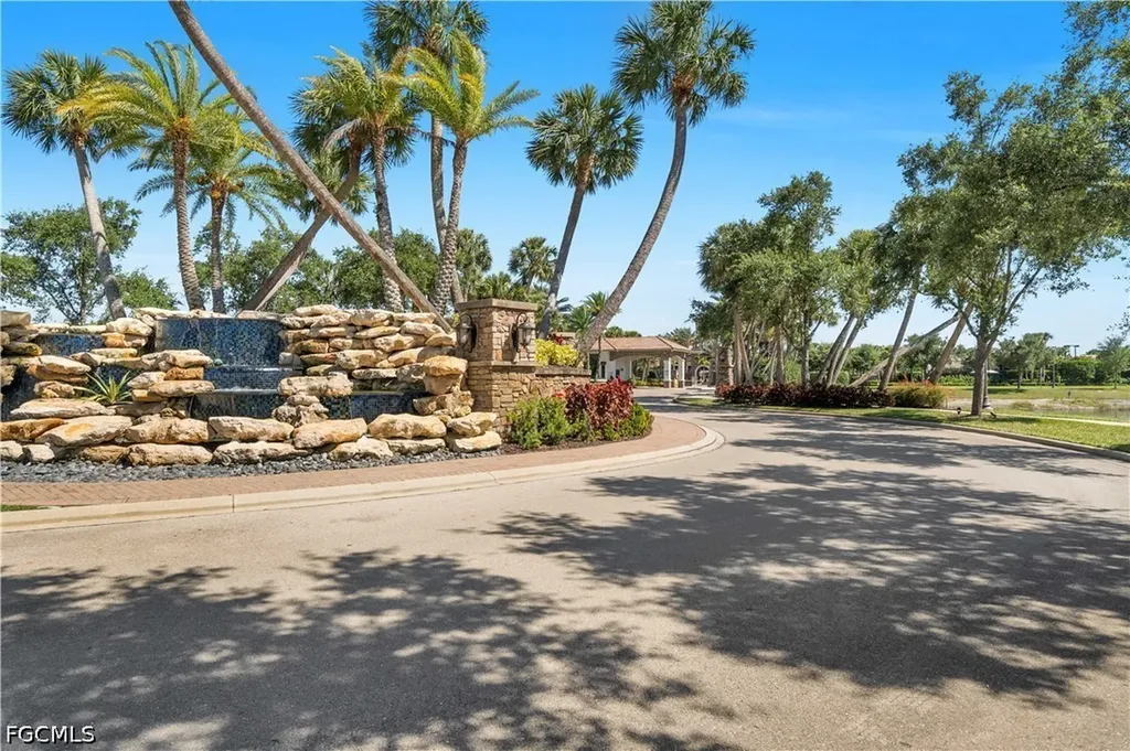 9110 Woodhurst Drive Naples FL 34120