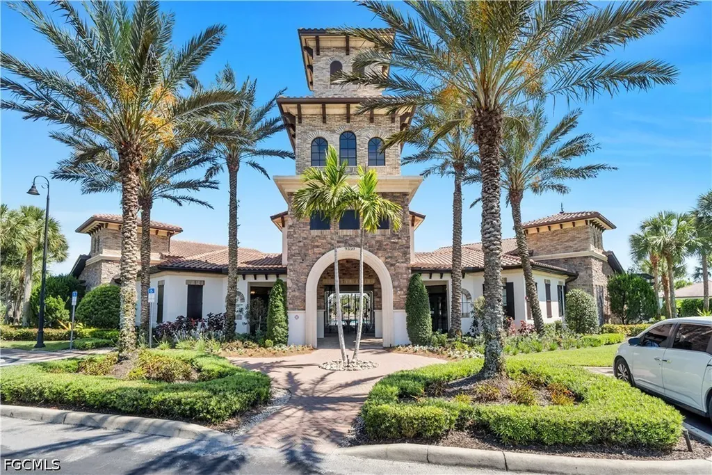 9110 Woodhurst Drive Naples FL 34120