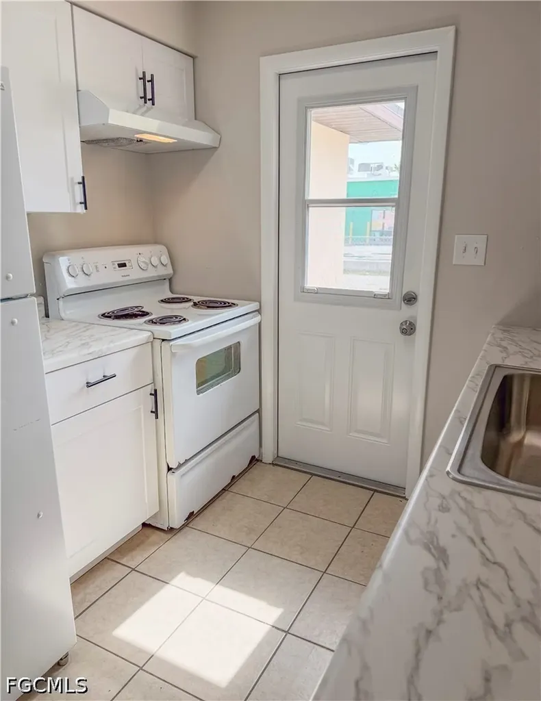 3307 SE 15th Place Cape Coral FL 33904
