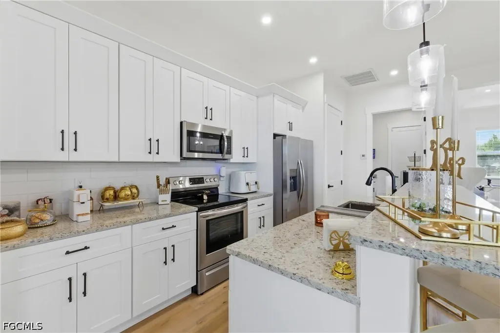 3046 NW 2nd Place Cape Coral FL 33993