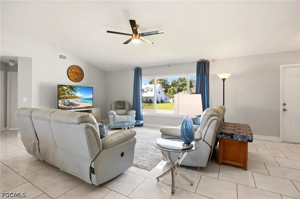 202 SE 10th Terrace Cape Coral FL 33990
