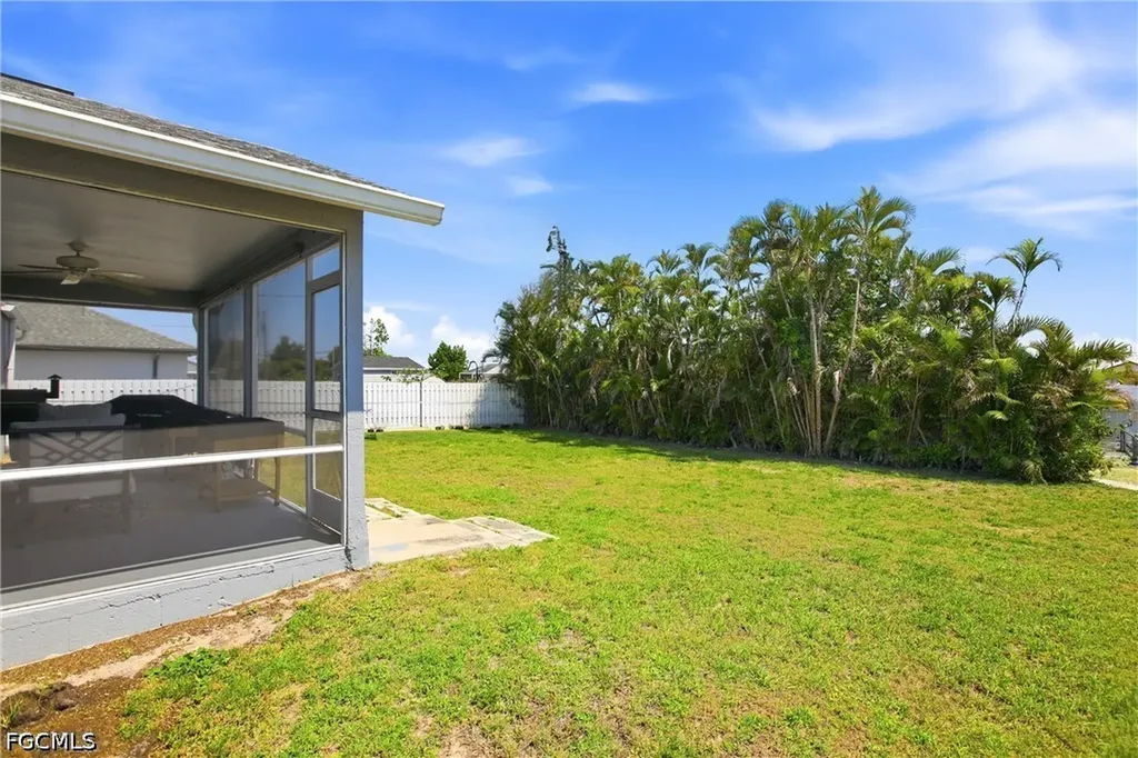 202 SE 10th Terrace Cape Coral FL 33990
