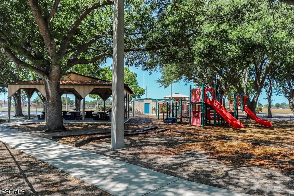 512 SW 15th Street Cape Coral FL 33991