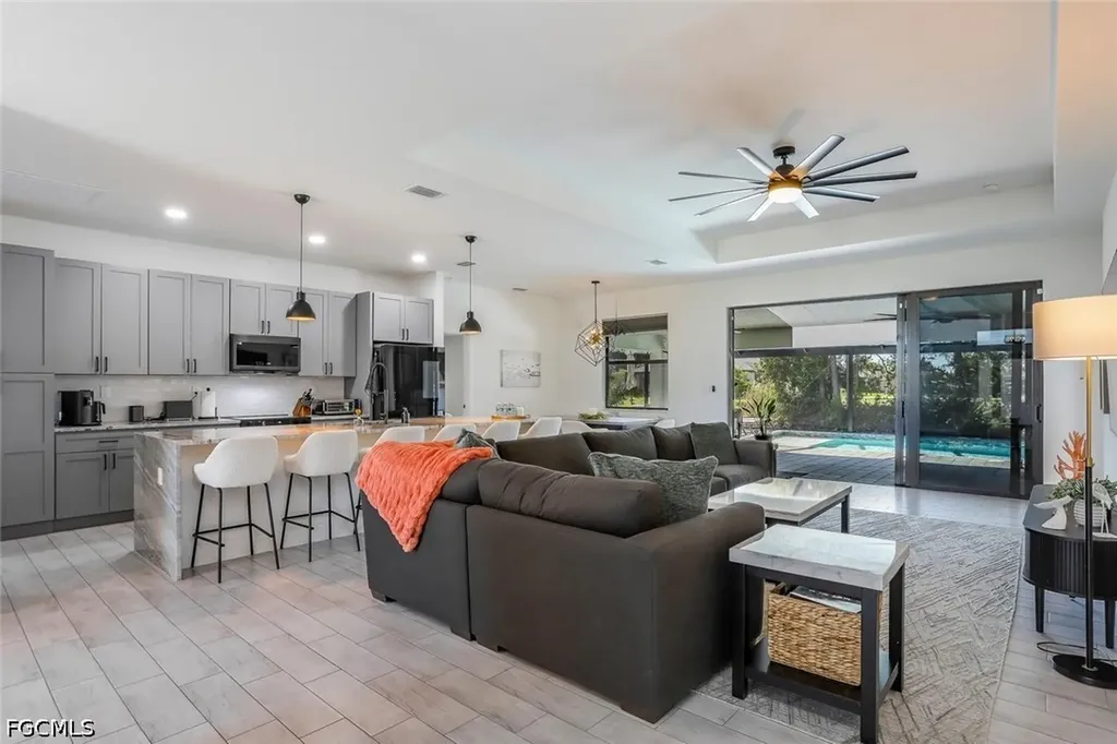 512 SW 15th Street Cape Coral FL 33991