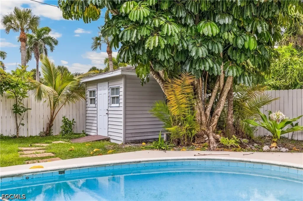 1358 Hopedale Drive Fort Myers FL 33919