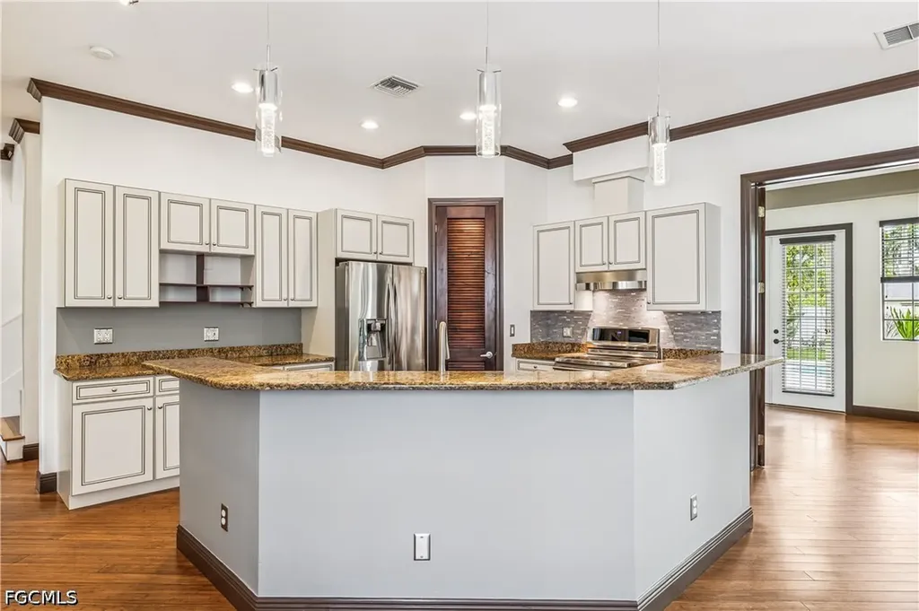 1358 Hopedale Drive Fort Myers FL 33919