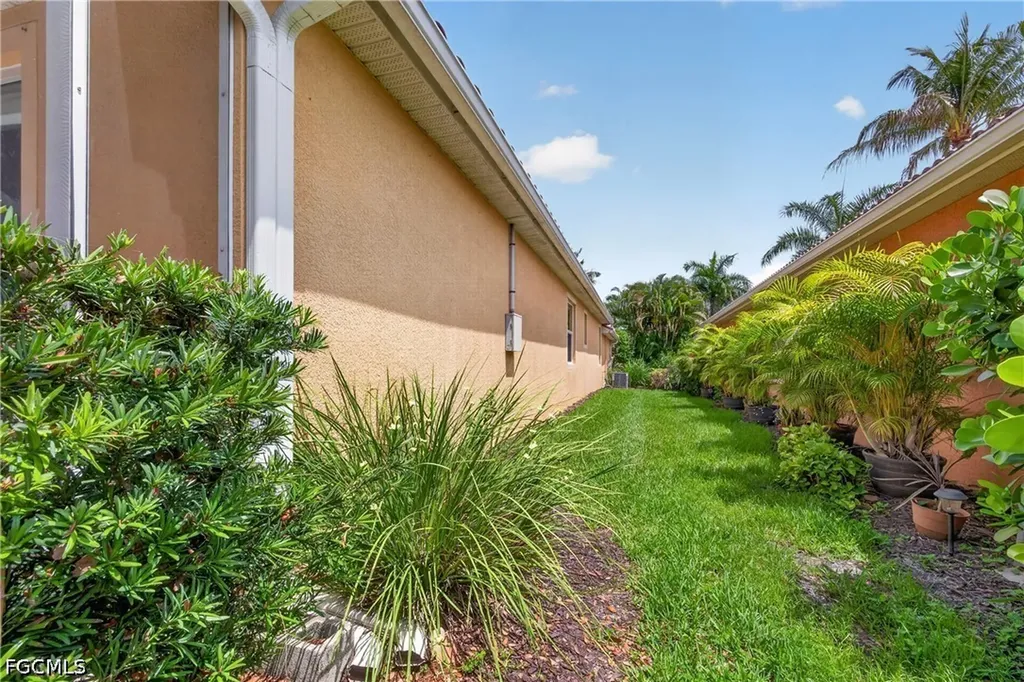 14214 Manchester Drive Naples FL 34114