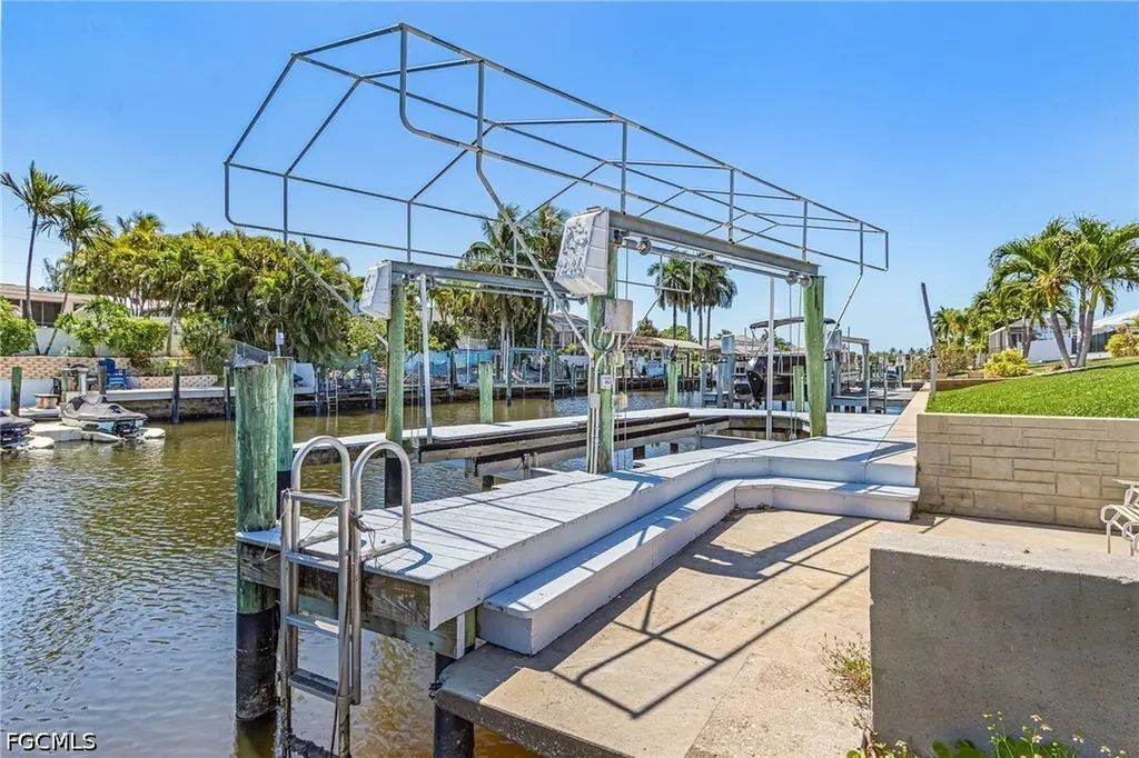 3021 SE 16th Place Cape Coral FL 33904