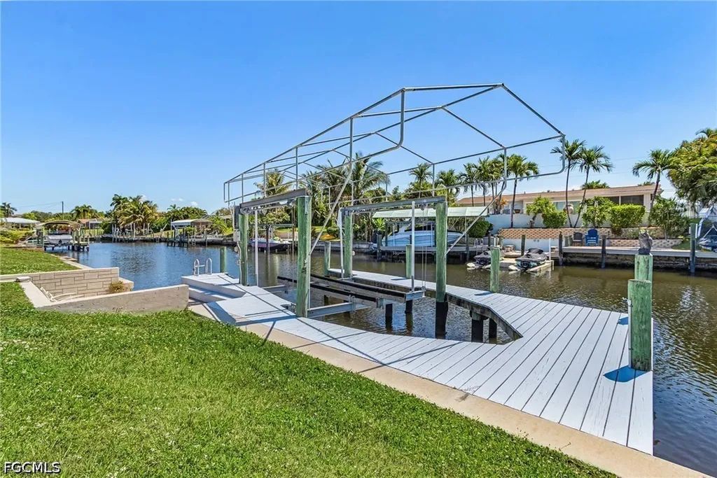 3021 SE 16th Place Cape Coral FL 33904