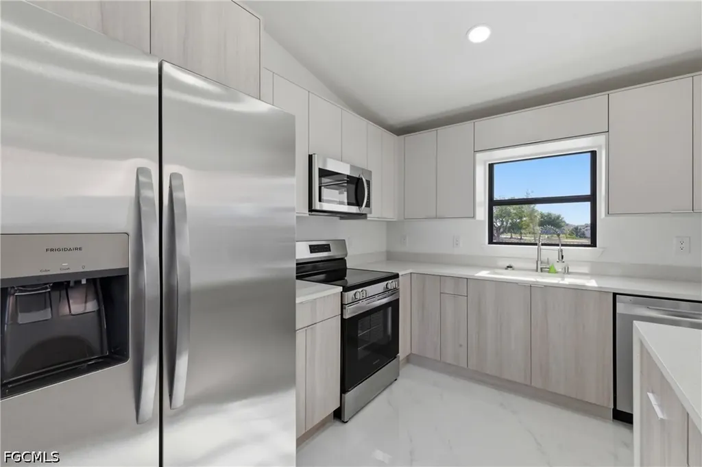 1906 NE 16th Place Cape Coral FL 33909