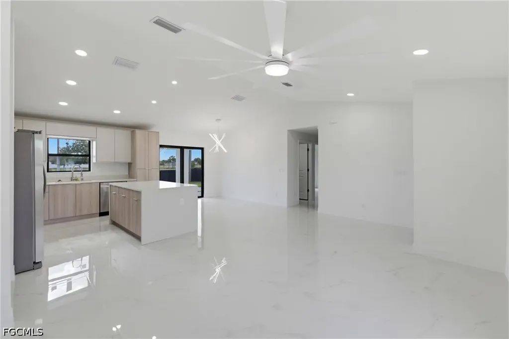 1906 NE 16th Place Cape Coral FL 33909