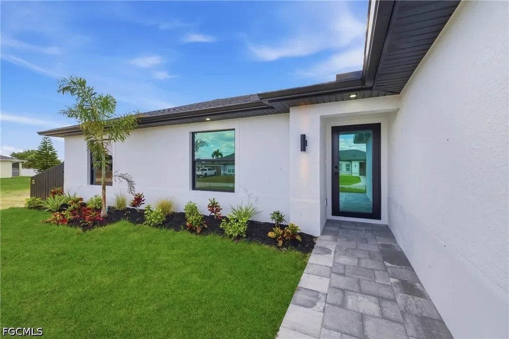 1906 NE 16th Place Cape Coral FL 33909
