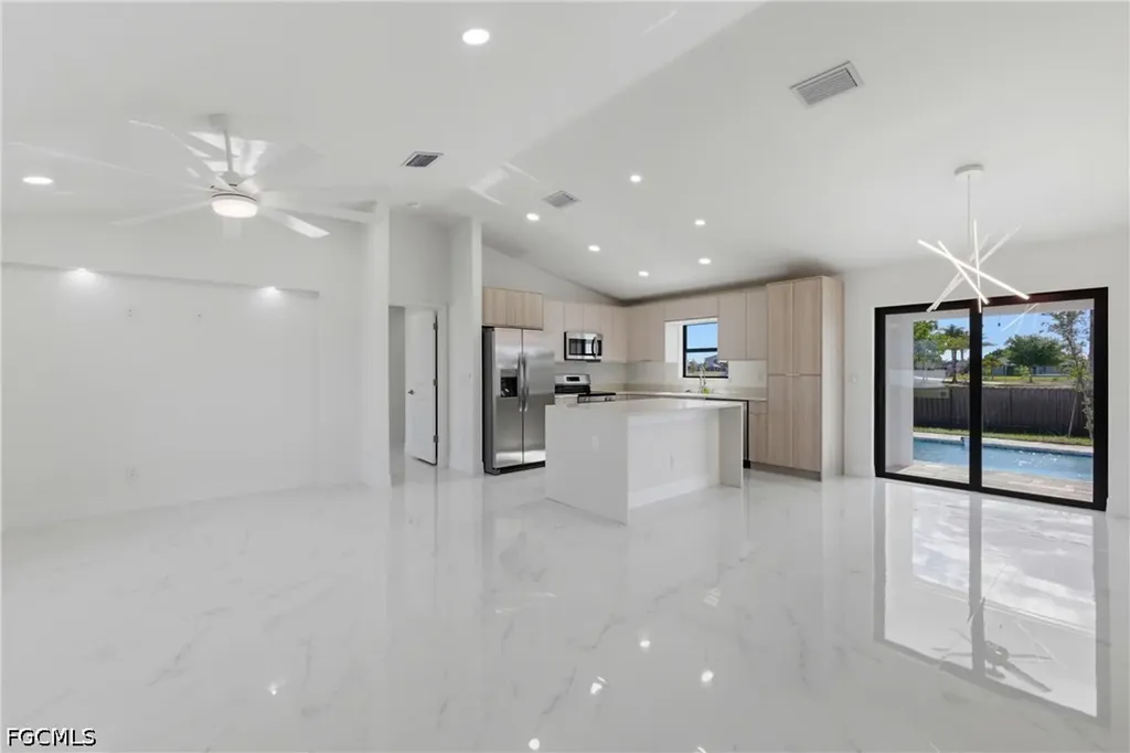 1906 NE 16th Place Cape Coral FL 33909