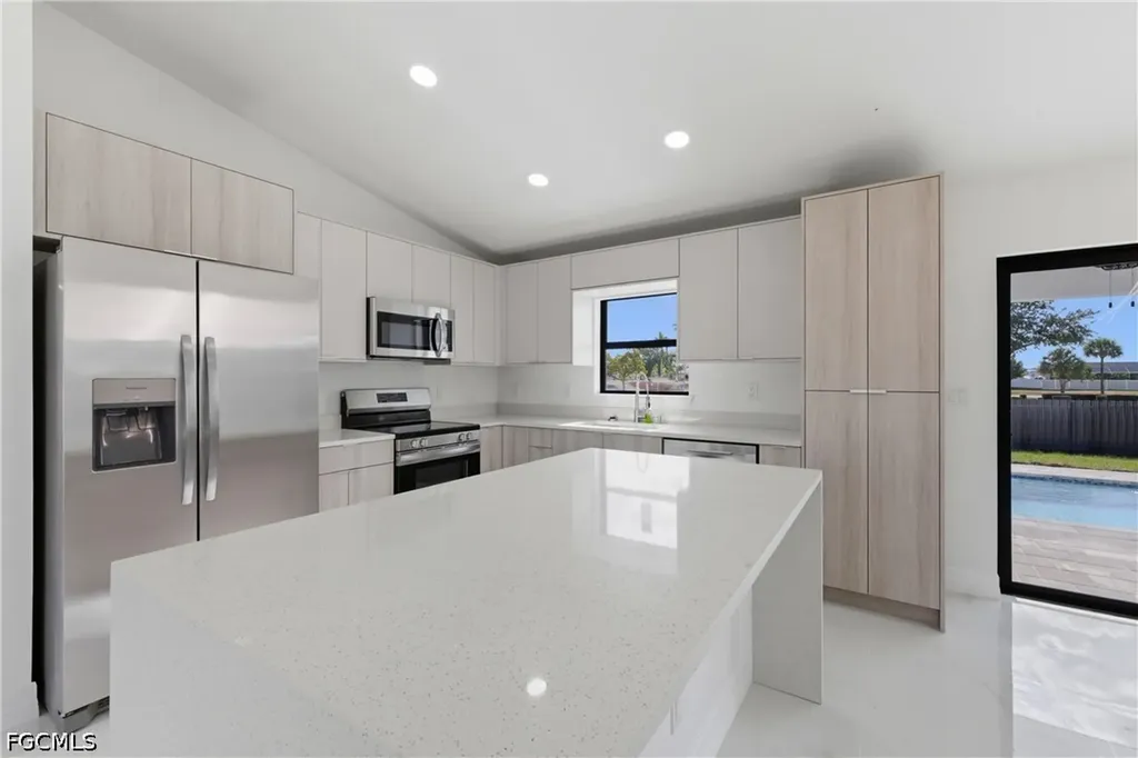 1906 NE 16th Place Cape Coral FL 33909