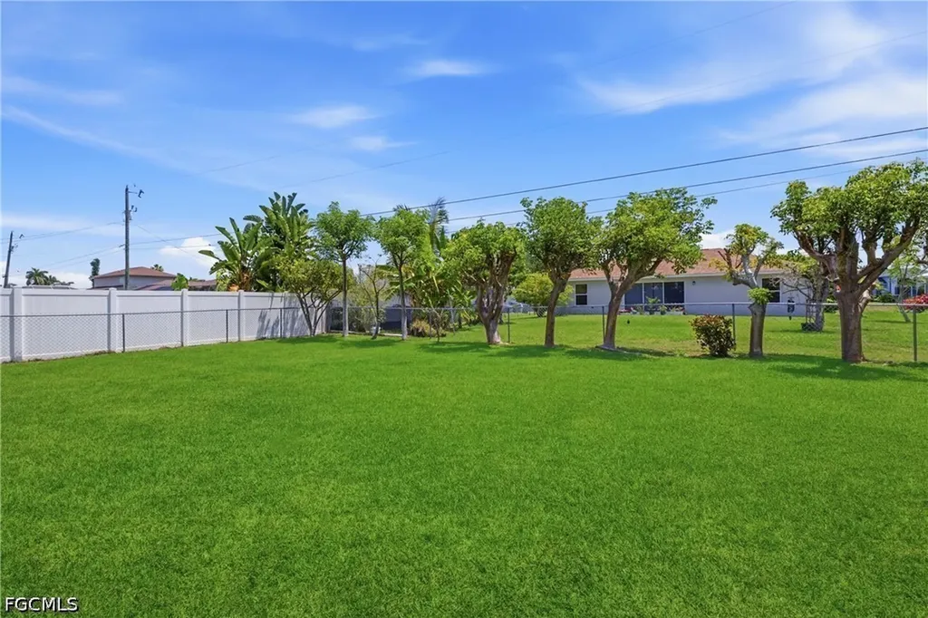 4329 SW 1st Place Cape Coral FL 33914