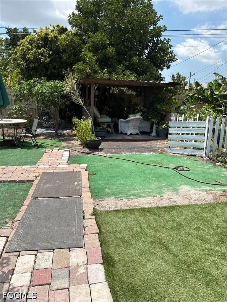 2702 SE 17th Place Cape Coral FL 33904