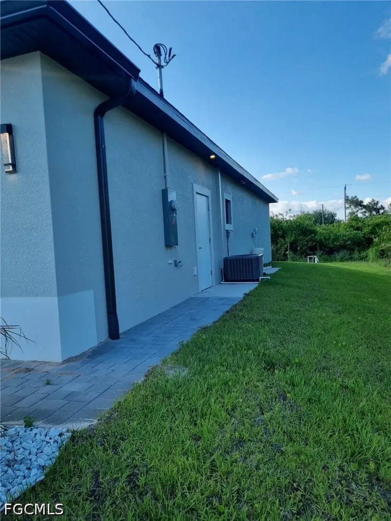 715 Long Island Street E Lehigh Acres FL 33974-5955