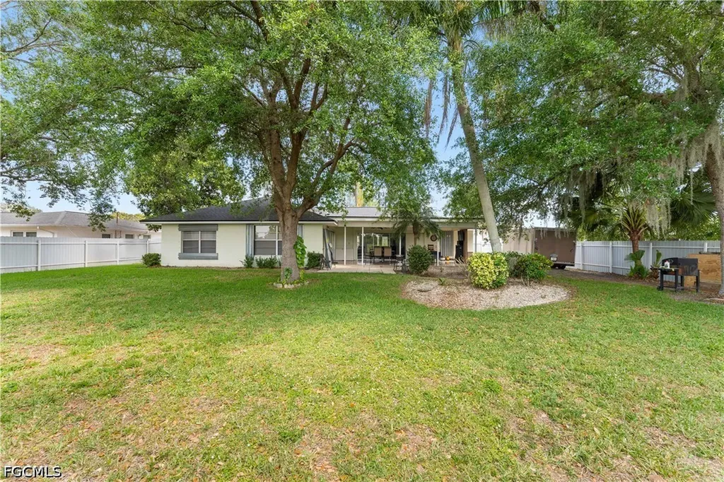1216 E 3rd Street Lehigh Acres FL 33936