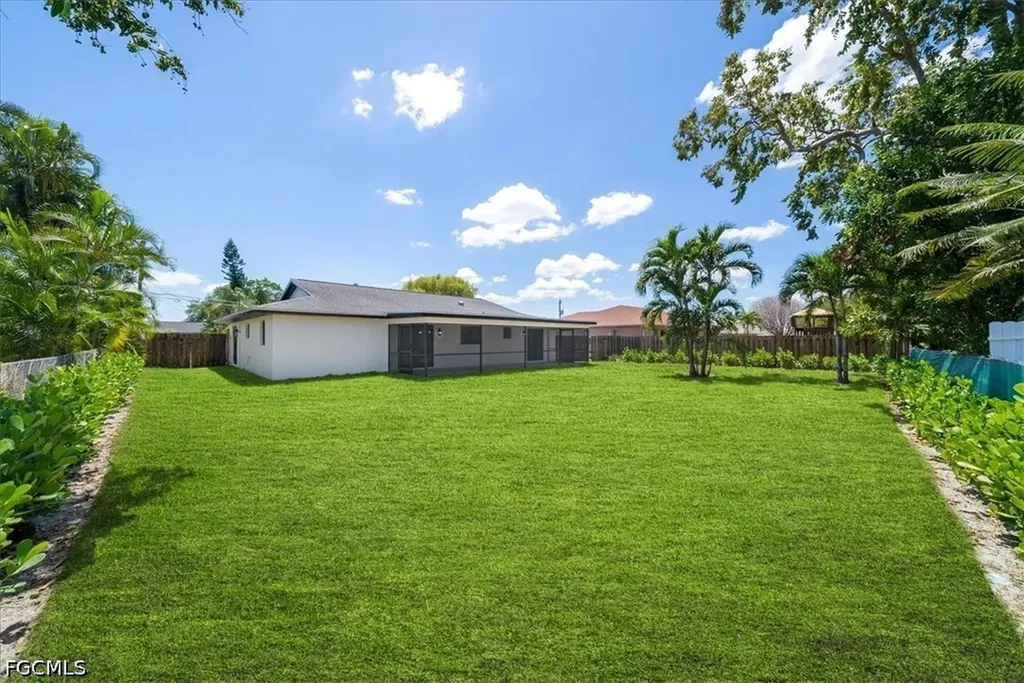 1437 SE 11th Street Cape Coral FL 33990