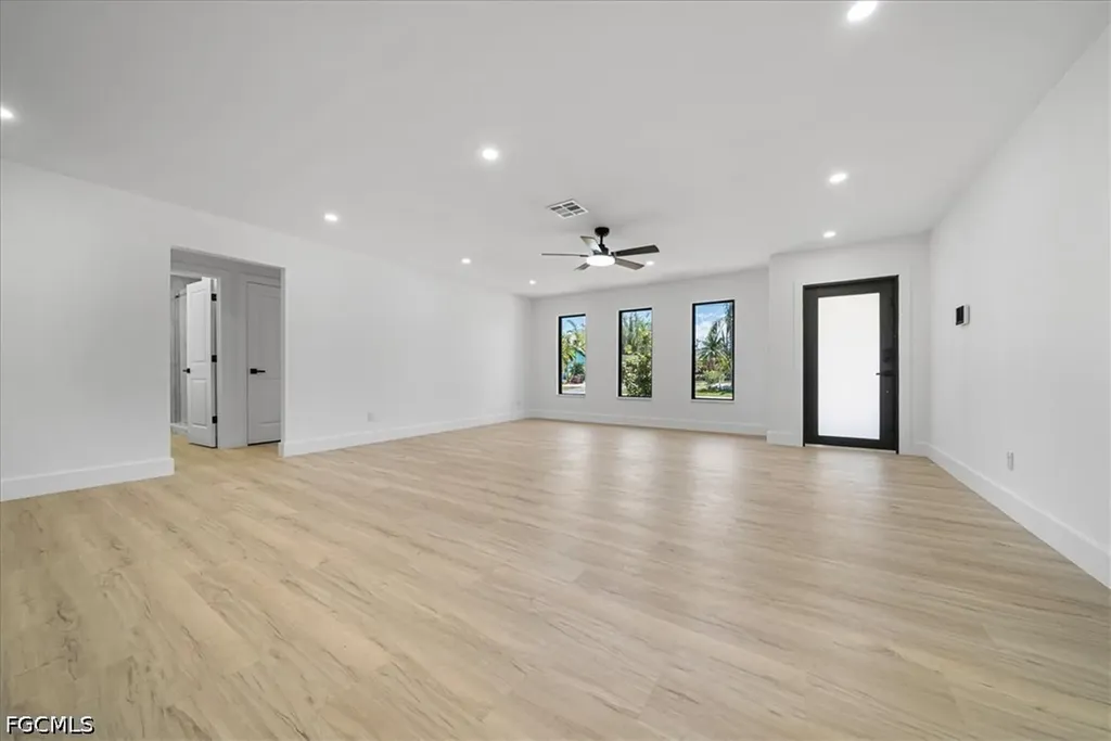 1437 SE 11th Street Cape Coral FL 33990