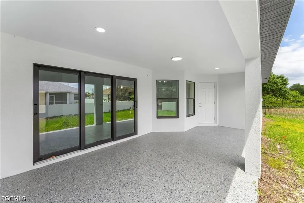 2807 28th Street SW Lehigh Acres FL 33976