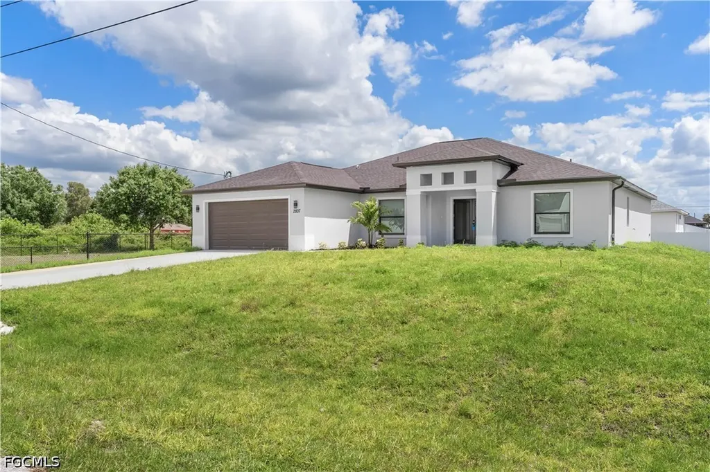 2807 28th Street SW Lehigh Acres FL 33976