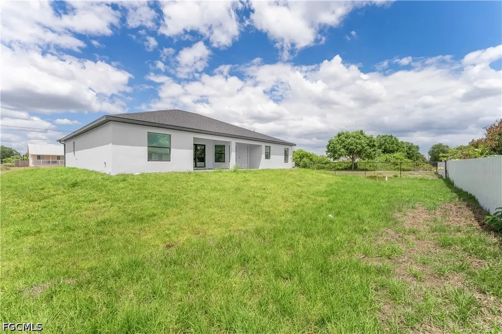 2807 28th Street SW Lehigh Acres FL 33976