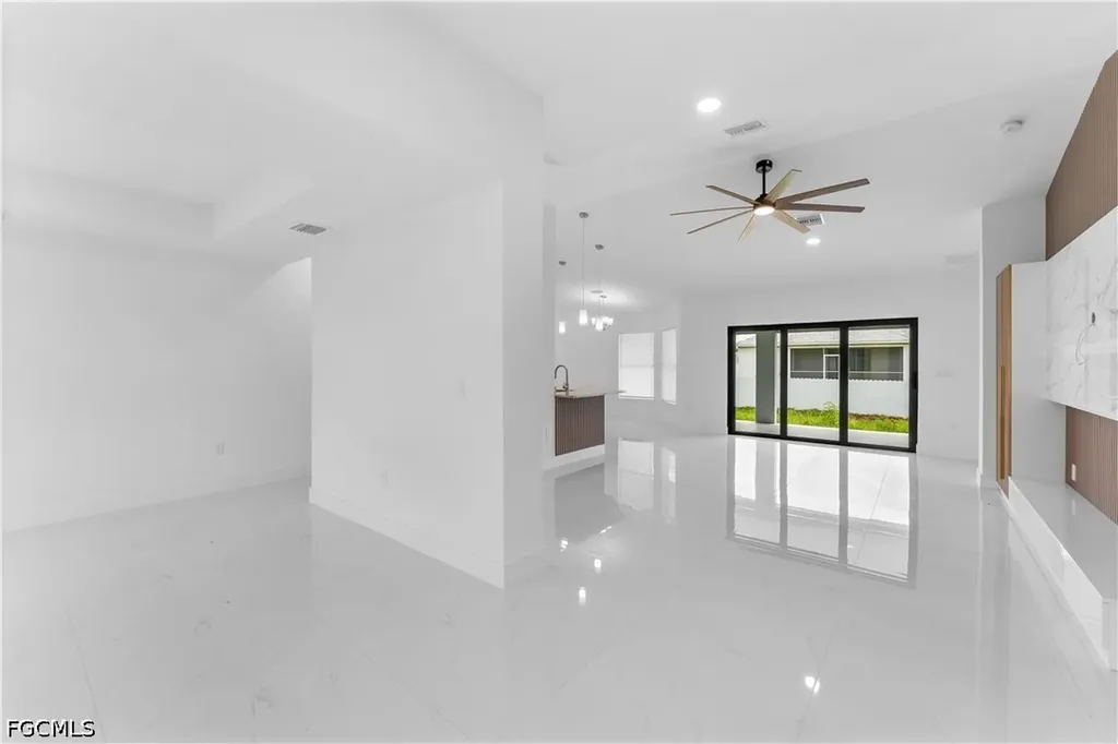 2807 28th Street SW Lehigh Acres FL 33976