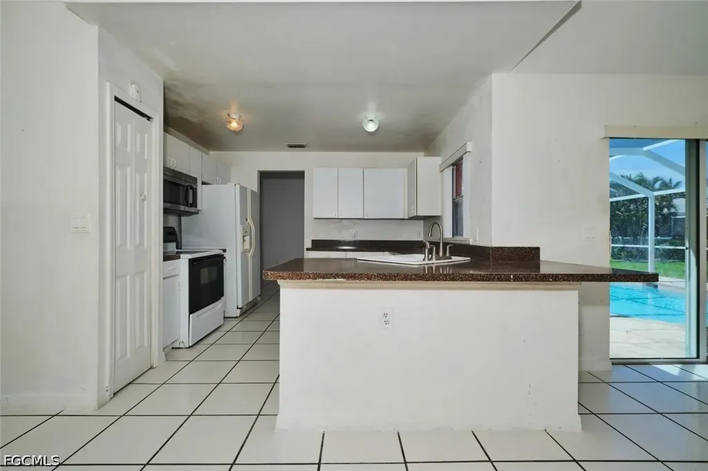 2813 SW 43rd Street Cape Coral FL 33914