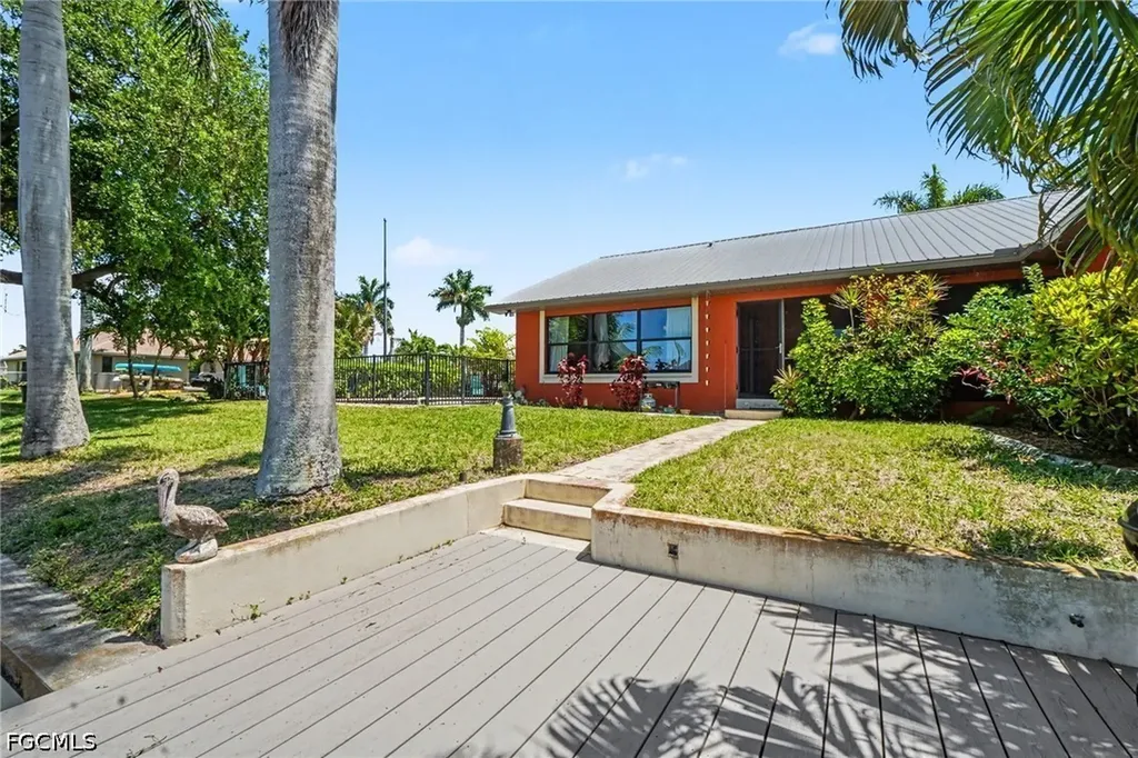 1422 SW 4th Avenue Cape Coral FL 33991