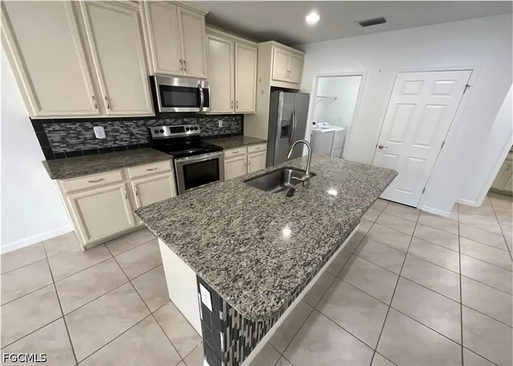 4369 Dutchess Park Road Fort Myers FL 33916