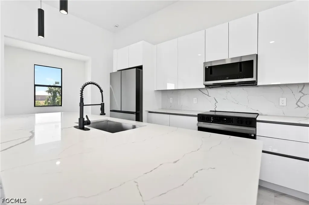 331 NE 15th Street Cape Coral FL 33909