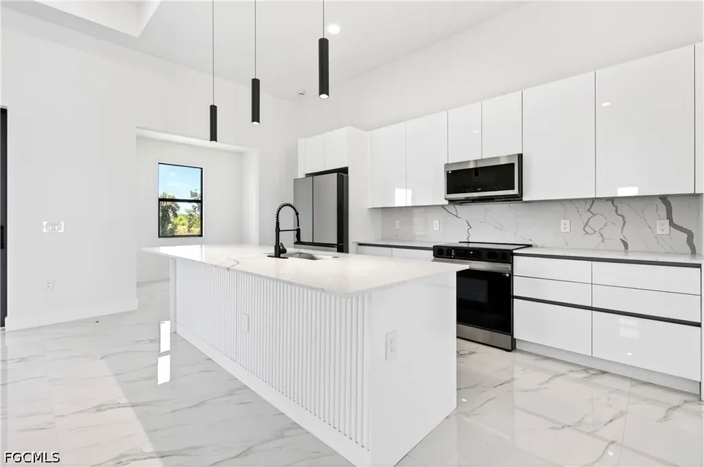 331 NE 15th Street Cape Coral FL 33909