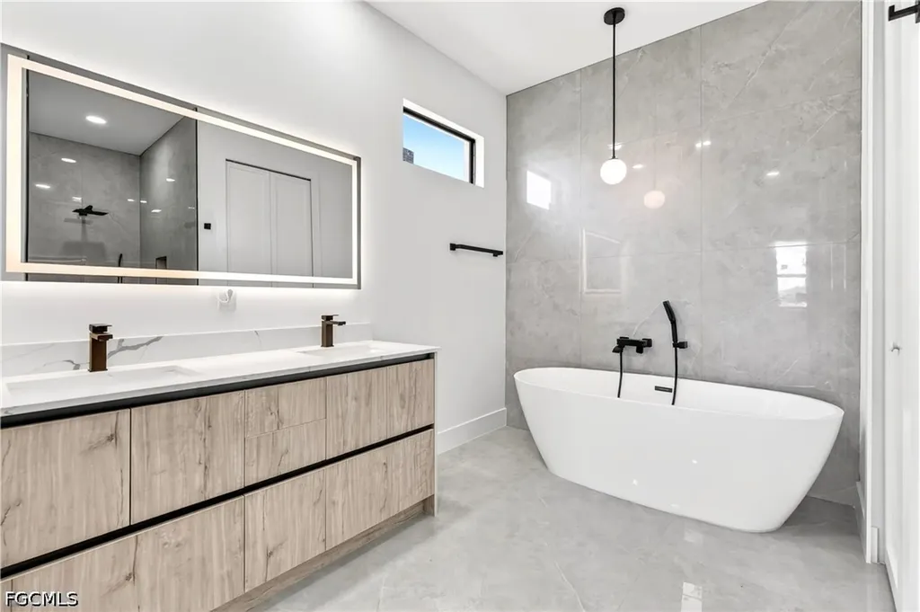331 NE 15th Street Cape Coral FL 33909