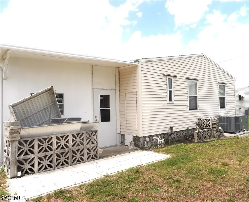 216 Shrub Lane N North Fort Myers FL 33917