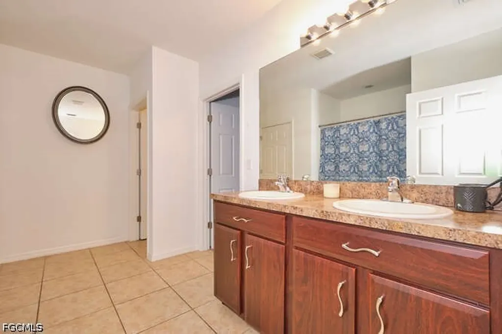 135 SW 31st Street Cape Coral FL 33914