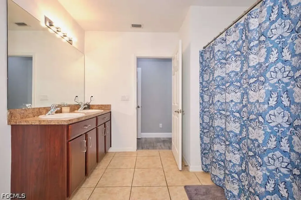 135 SW 31st Street Cape Coral FL 33914