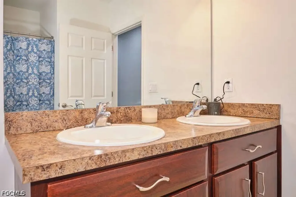135 SW 31st Street Cape Coral FL 33914
