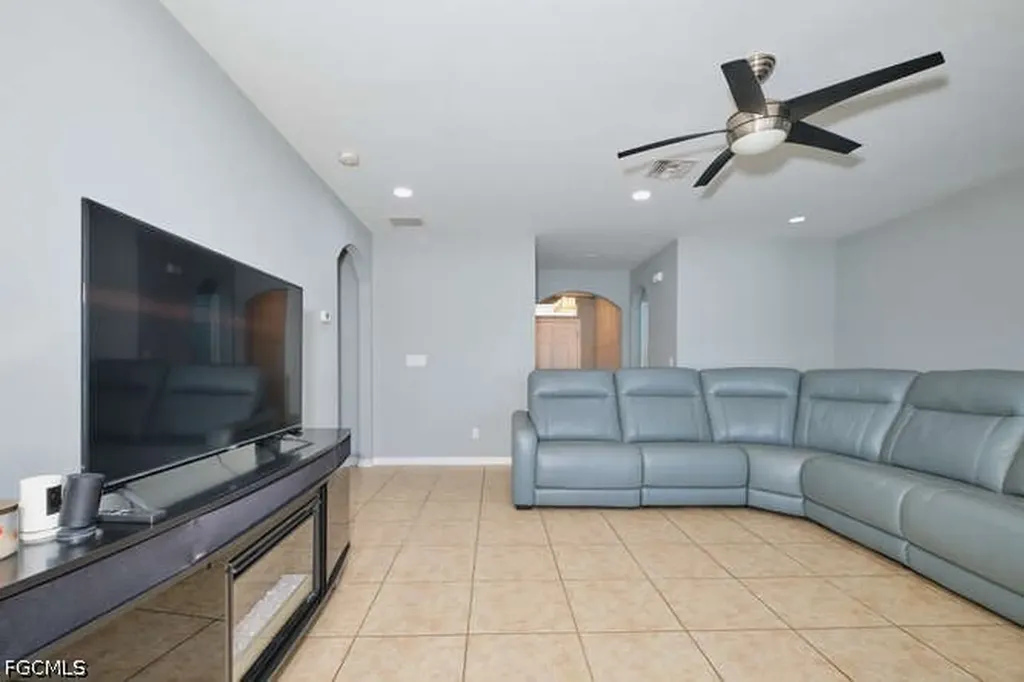 135 SW 31st Street Cape Coral FL 33914