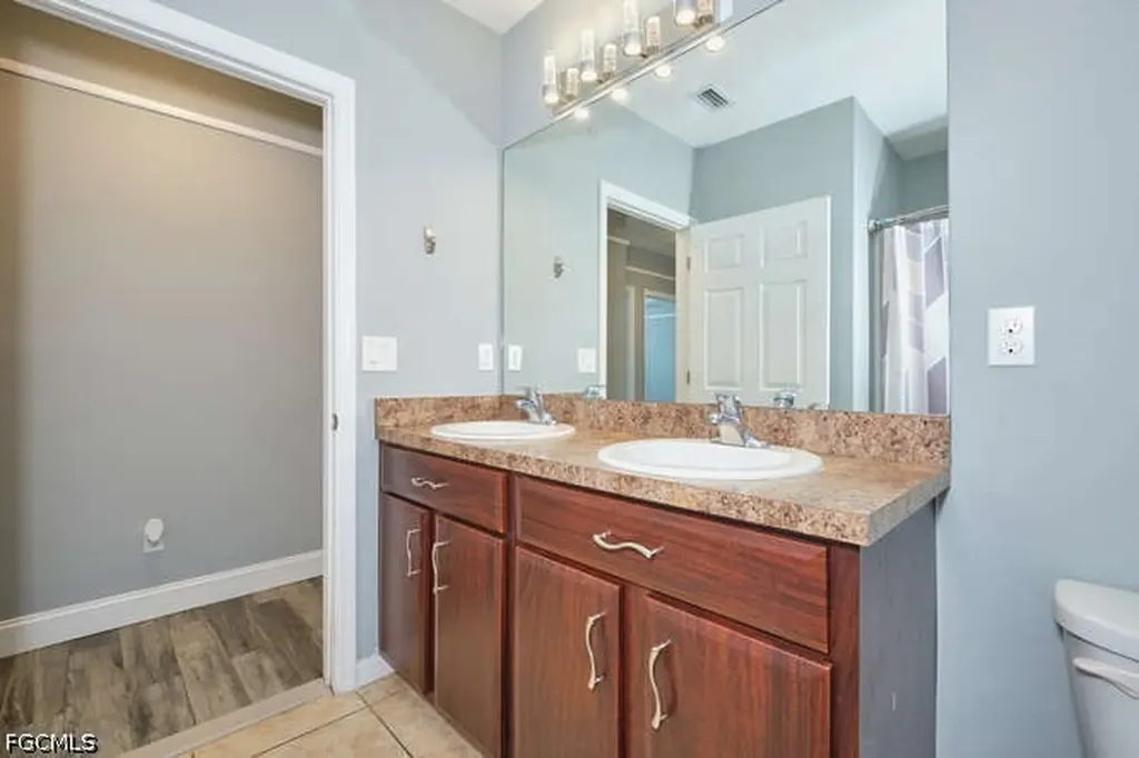 135 SW 31st Street Cape Coral FL 33914