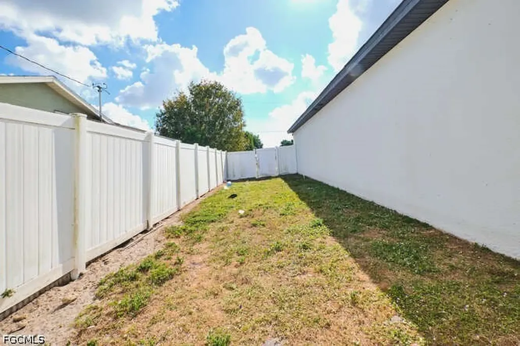 135 SW 31st Street Cape Coral FL 33914