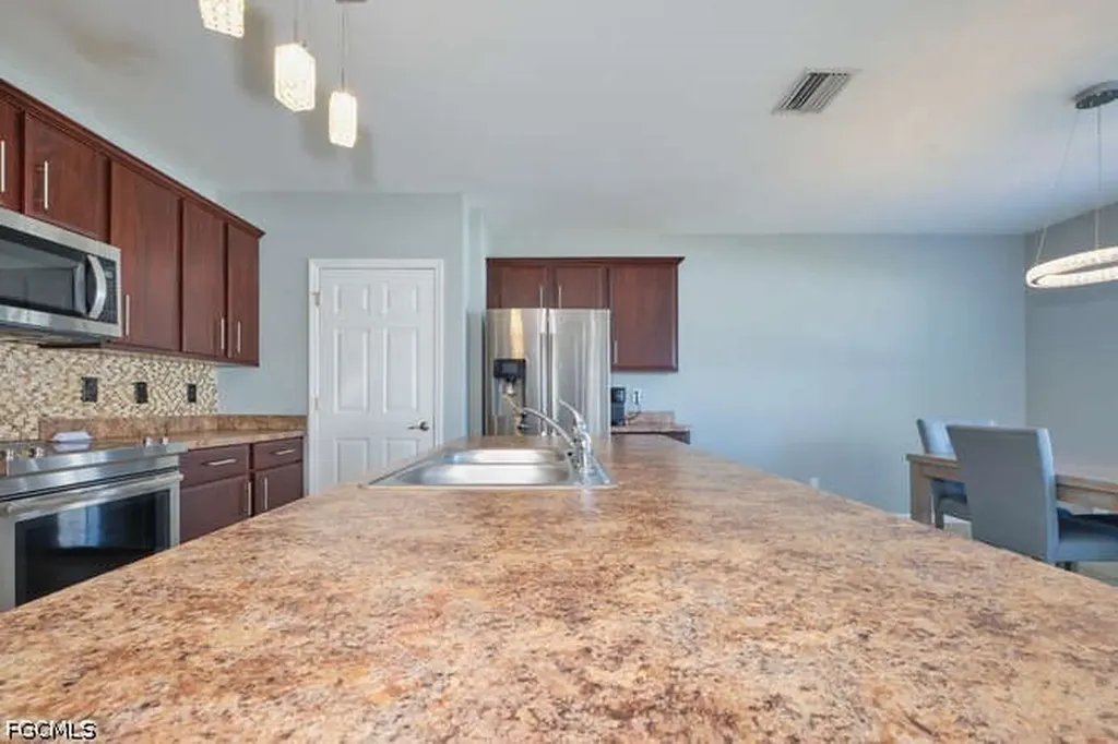 135 SW 31st Street Cape Coral FL 33914
